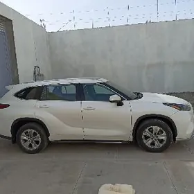 Toyota Highlander 2021