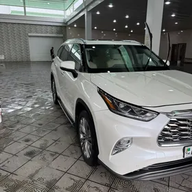 Toyota Highlander 2021