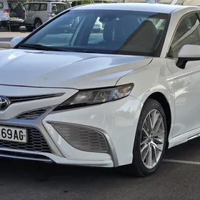 Toyota Camry 2021