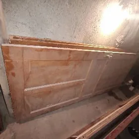 Двери,шкафы разобранные