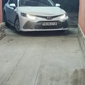 Toyota Camry 2021