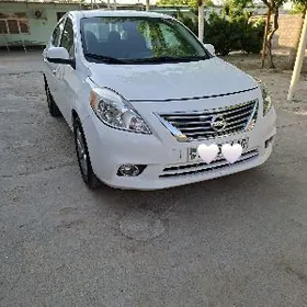 Nissan Versa 2012