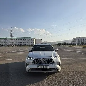 Toyota Highlander 2021