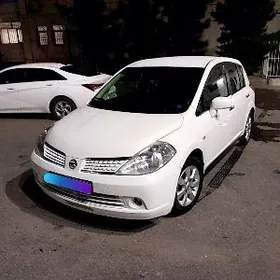 Nissan Tiida 2006