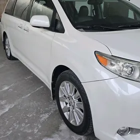 Toyota Sienna 2012