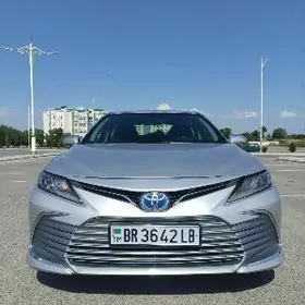 Toyota Camry Hybrid 2021