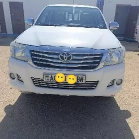 Toyota Hilux 2014