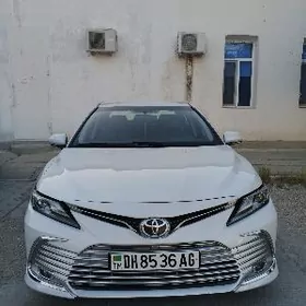 Toyota Camry Hybrid 2021