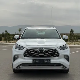 Toyota Highlander 2021