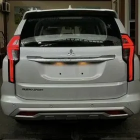 Mitsubishi Pajero 2020