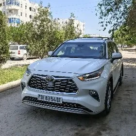 Toyota Highlander 2021