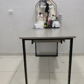 маникюрный стол