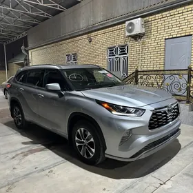 Toyota Highlander 2021