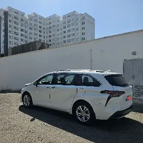 Toyota Sienna 2021