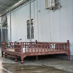 Tapçan we sallançak