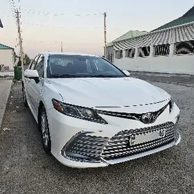 Toyota Camry 2021