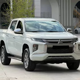 Mitsubishi L200 2021