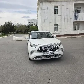 Toyota Highlander 2021