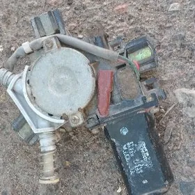 Toyota Ayna  motor tros