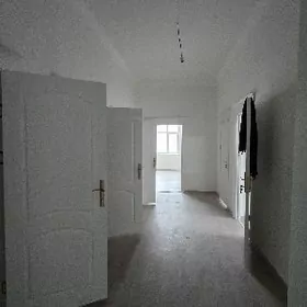 Элитка 3нжи этаж 3комнат 126м²