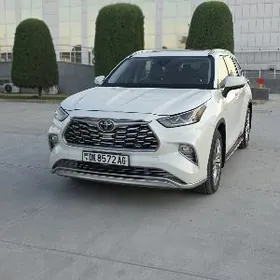 Toyota Highlander 2021