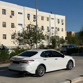 Toyota Camry 2019