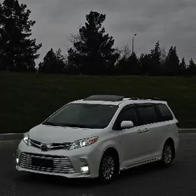 Toyota Sienna 2020