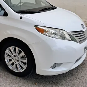 Toyota Sienna 2012