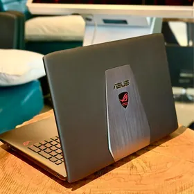 Noutbook  Asus igravoý