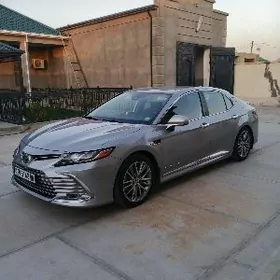 Toyota Camry 2021