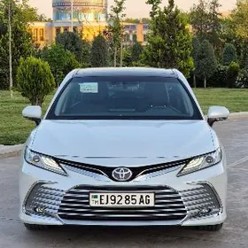 Toyota Camry 2024