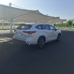 Toyota Highlander 2022