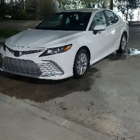 Toyota Camry 2021