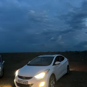 Hyundai Elantra 2012
