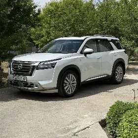 Nissan Pathfinder 2024