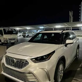 Toyota Highlander 2021