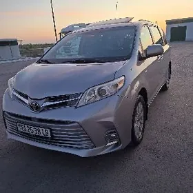 Toyota Sienna 2018