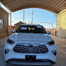 Toyota Highlander 2021