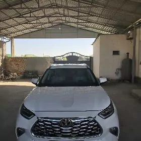 Toyota Highlander 2021