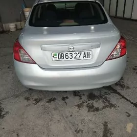 Nissan Versa 2011