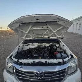 Toyota Hilux 2013