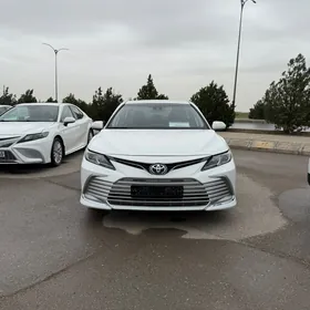 Toyota Camry 2021