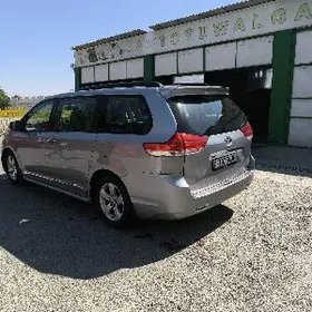 Toyota Sienna 2010