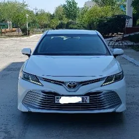 Toyota Camry 2019