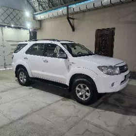 Toyota Fortuner 2010