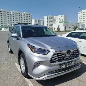 Toyota Highlander 2021