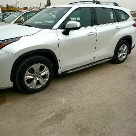 Toyota Highlander 2021