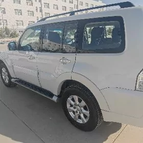Mitsubishi Pajero 2013