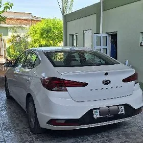 Hyundai Elantra 2020