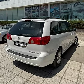 Toyota Sienna 2008